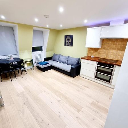 Stylish London Apartment With Terrace & Parking Ngoại thất bức ảnh