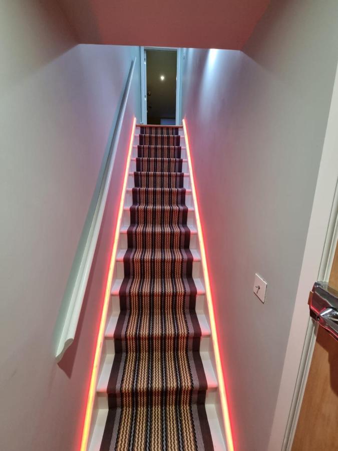 Stylish London Apartment With Terrace & Parking Ngoại thất bức ảnh