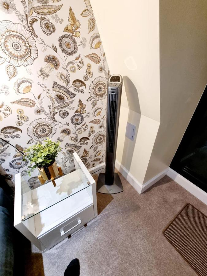Stylish London Apartment With Terrace & Parking Ngoại thất bức ảnh